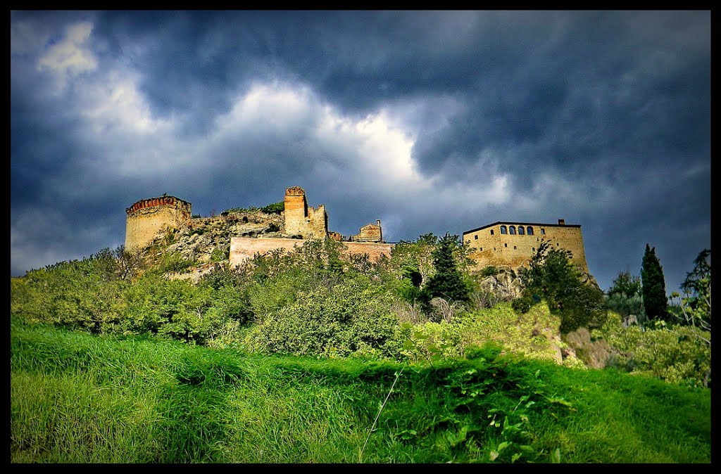 CASTROCARO TERME. FC. Il castello in un giorno di tempesta by antenoremalatesta