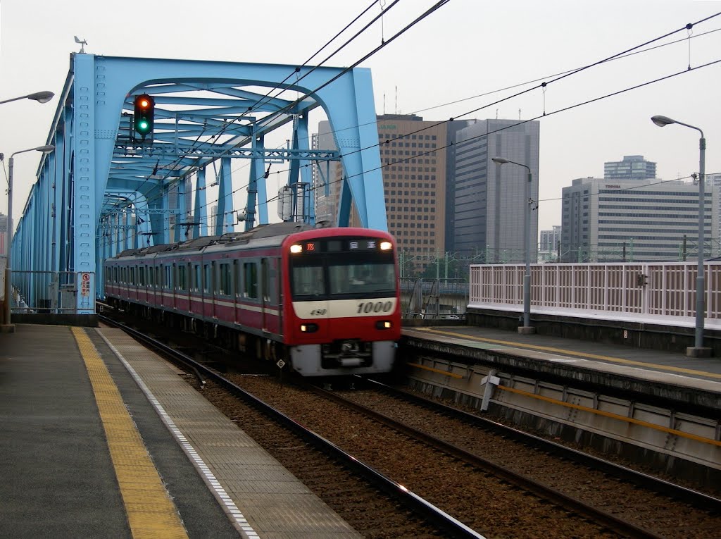 京急・六郷土手駅ホーム (KEIKYU Rokugodote Station platform) by yossy