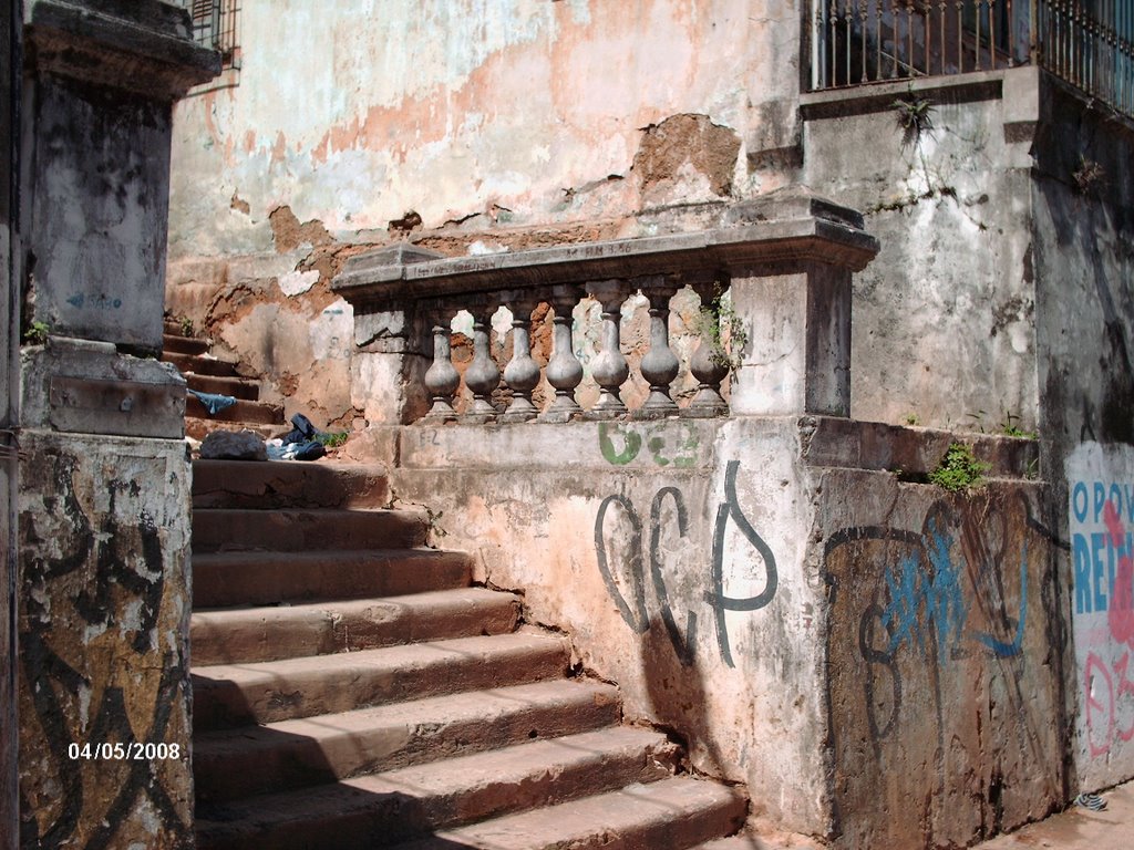 Escadaria Djalma Dutra (início) Boas Noticias! Foi reformada recentemente. Acho que contribui para a sua melhoria. Novas fotos em breve! by Beltrano