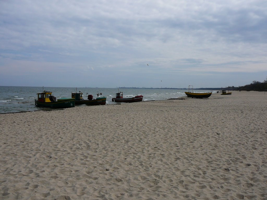 Kutry na plaży w Sopocie/ las barcas de pesca en la playa en Sopot by Karolina P.