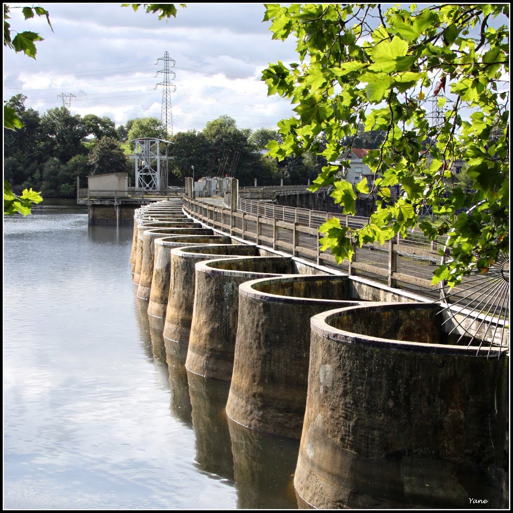 Barrage de Vezins by Yane&André