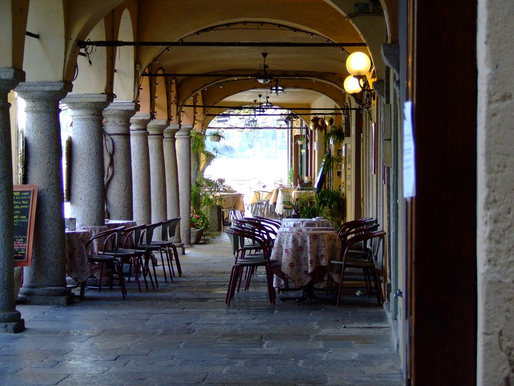 Orta San Giulio - portici by Massimo Roselli