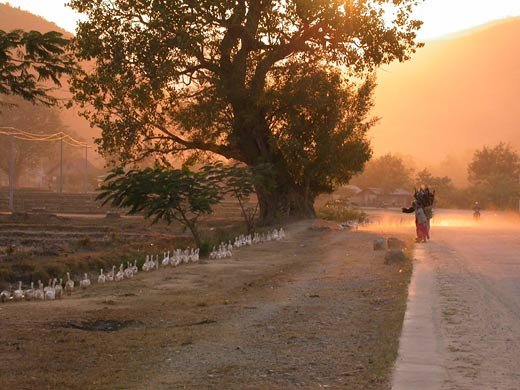 Sentiers aux alentours de Kengtung by Anjoy Planet