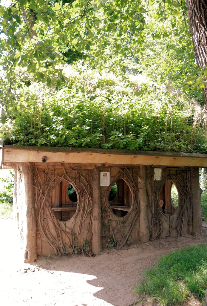 Historische Borkenhütte (Eierhütte) im Jenischpark by vp_hmbg-PRO PANORAMIO