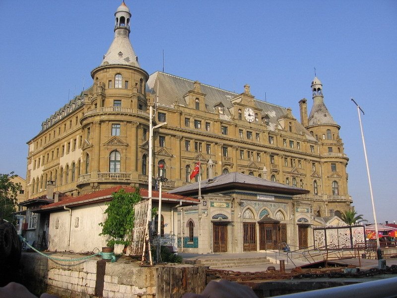 Haydarpasa Gari by Zuhtu