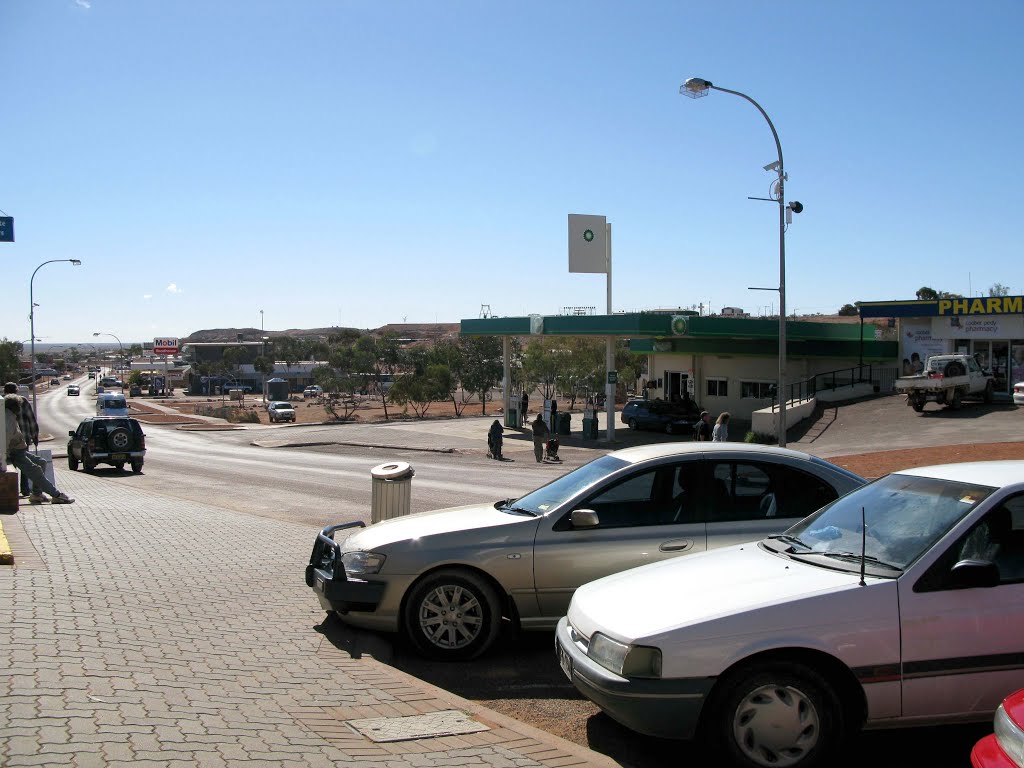 Hutchison Street, Coober Pedy by jayessbark