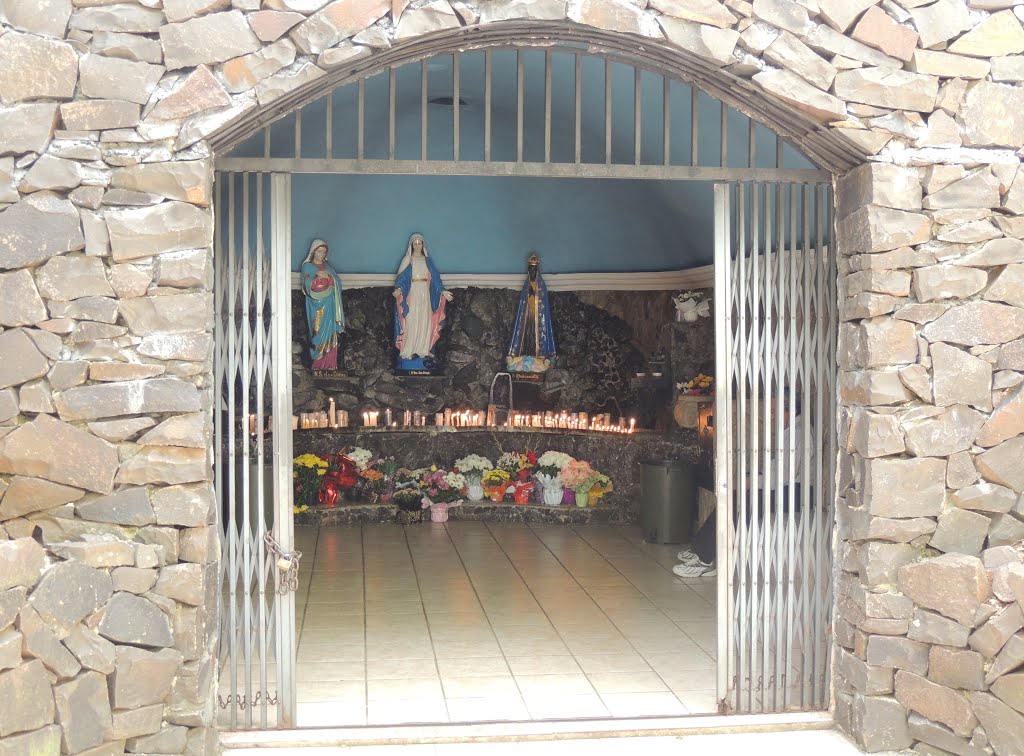 Capelinha - Ao lado da Catedral Santo Antônio by Zenório Piana