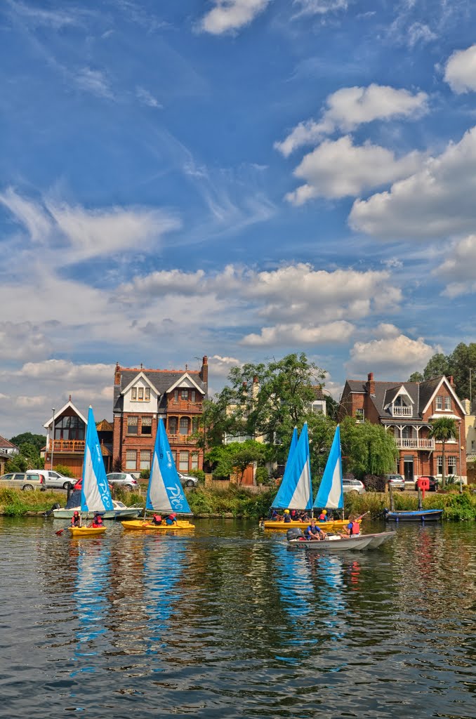 Sailing the Thames by Ruloracer