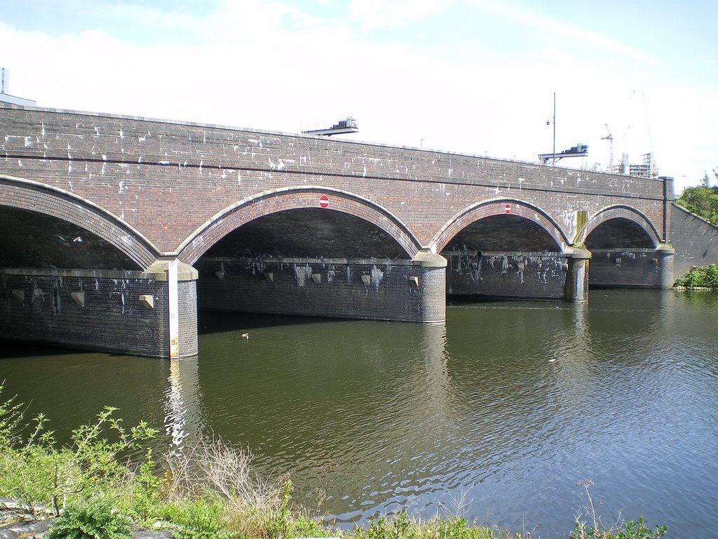 Wood St rail bridge by Gareth.Stadden