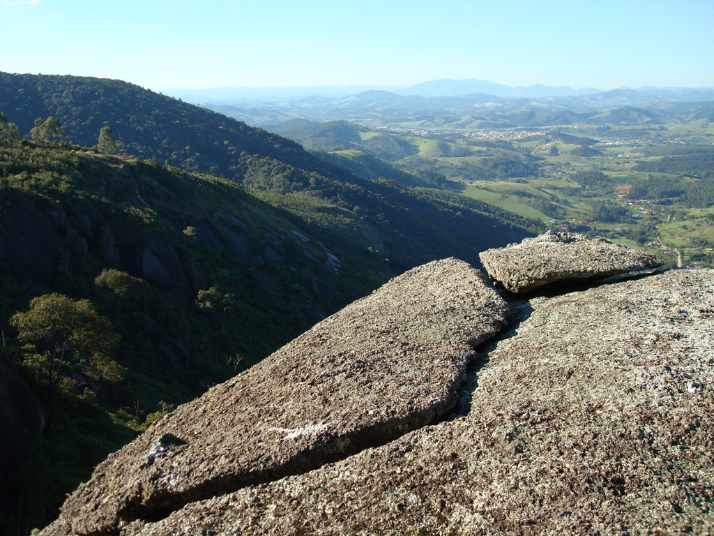 Vista da Pedra Coração e BJP ao Fundo - Bom Jesus dos Perdões - SP by Peter Ribeiro