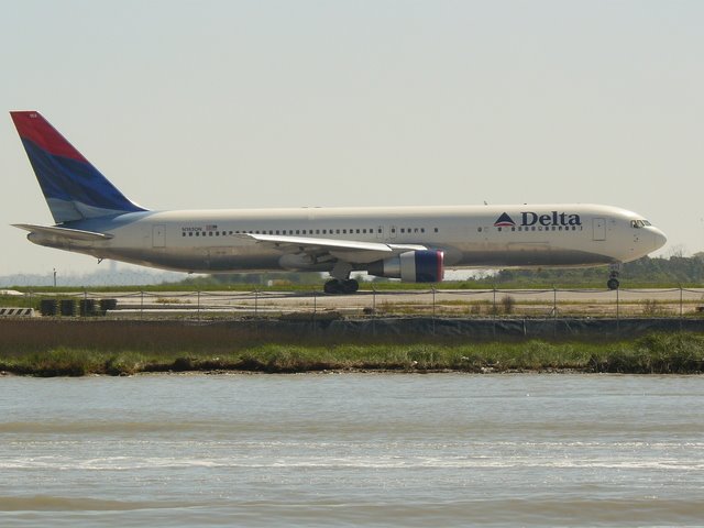 Delta Air Lines Boeing 767-300 by MARK90