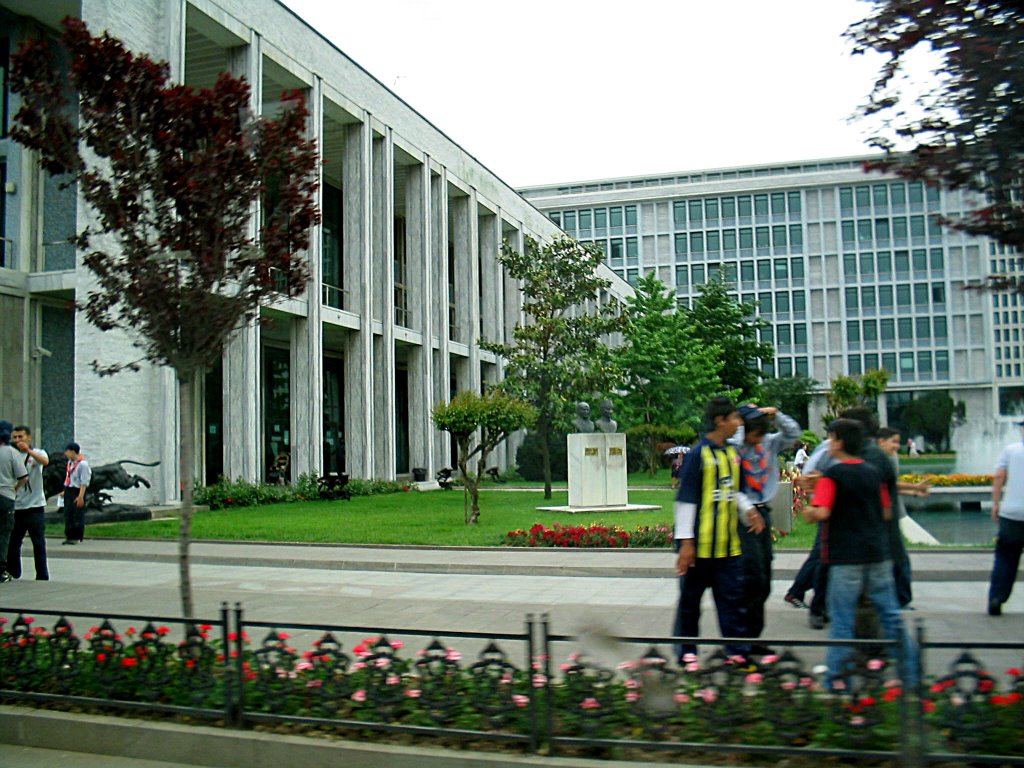 Edificio Municipal by Joaquin Toledo