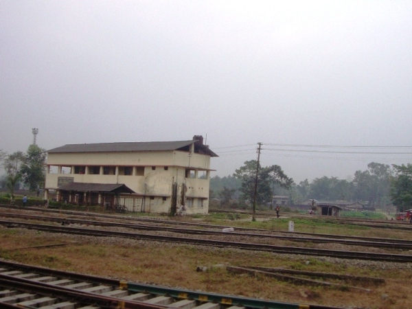 New Tinsukia Railway Station নিউ তিনিচুকীয়া রেলয়ে স্টেশন நியூ தின்ஸூகியா தொடருந்து நிலையம் न्यू तिनसुकिया रेलवे स्टेशन ന്യു തിന്സൂക്കിയാ രേല്വേ സ്റേഷൻ న్యూ తిన్సూకియా రేల్వే స్టేషాన్ ਨ੍ਯੂ ਤਿਨ੍ਸੁਕਿਯਾ ਰੇਲਵੇ ਸ੍ਟੇਸ਼ਨ1071 by dhanasekarangm