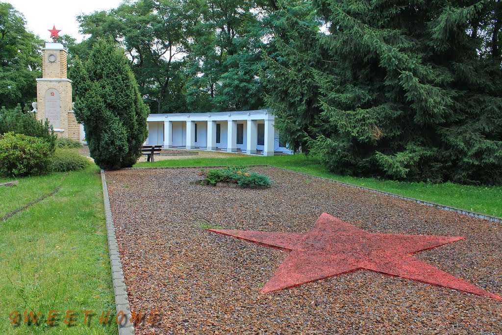 Red Army memorial by sweethomehu