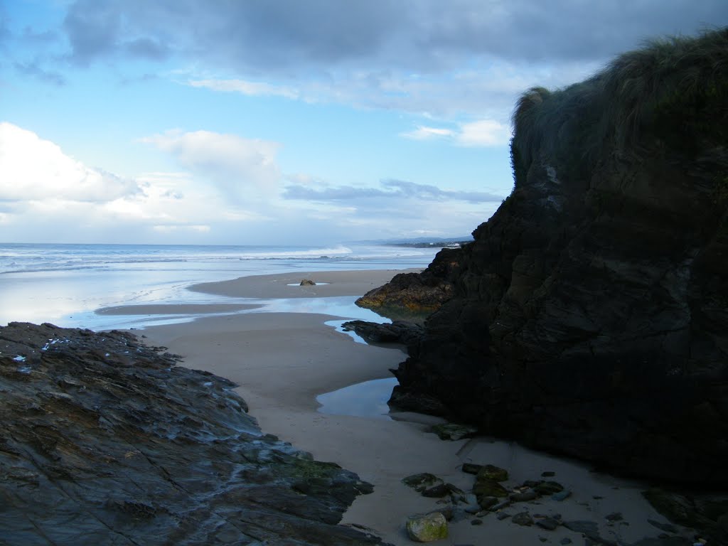 VILADAÍDE-BARREIROS (LUGO) CALA EN LA PLAYA DE SAN BARTOLO by JOSE LUIS OROÑEZ