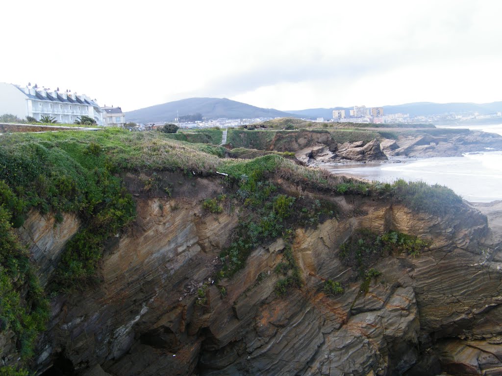 VILADAÍDE-BARREIROS (LUGO) ACANTILADOS, AL FONDO LA VILLA DE FOZ by JOSE LUIS OROÑEZ