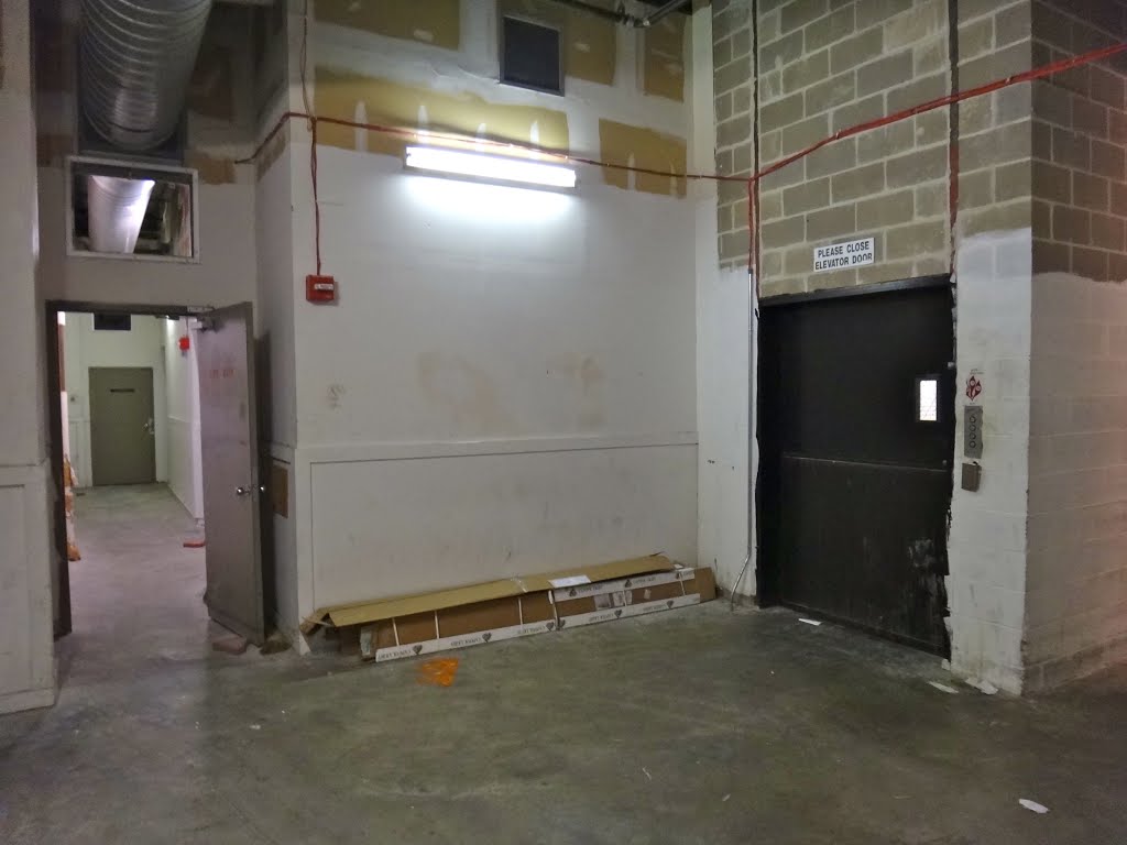 Another freight elevator at Park Plaza Mall by DieselDucy