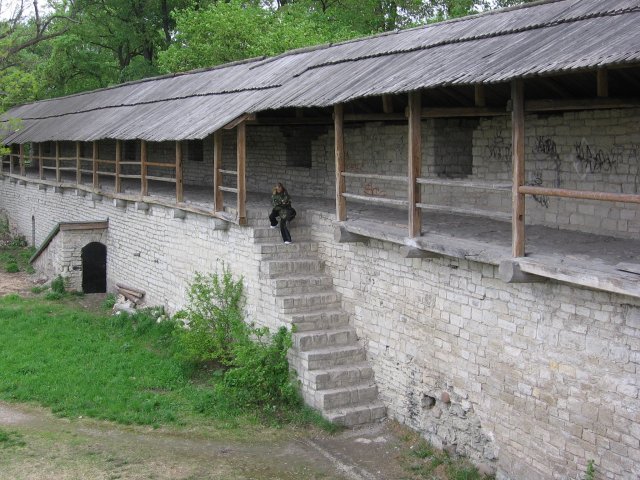 Pskov (Псков) - Восстановленная чась стены у Покровской башни by Lantsov Oleg