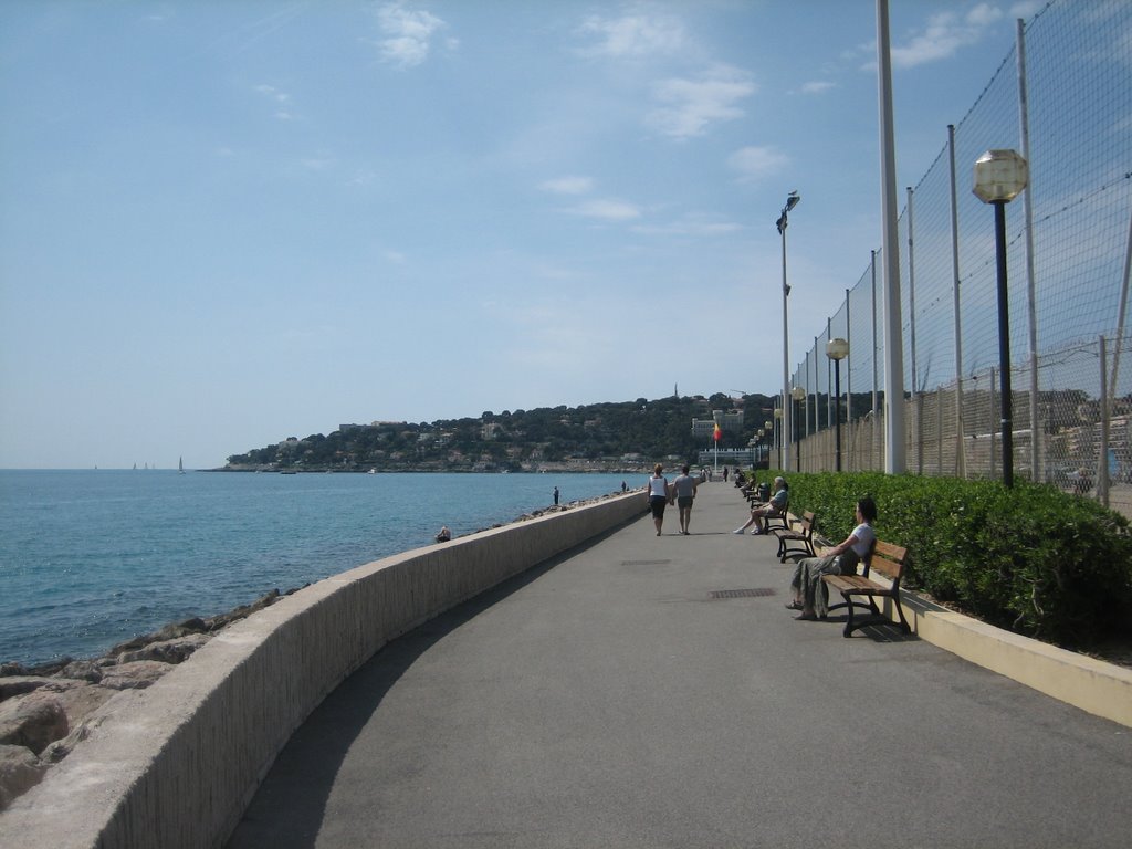 Menton - Vue sur le Cap Martin by Jeremy Bourgouin