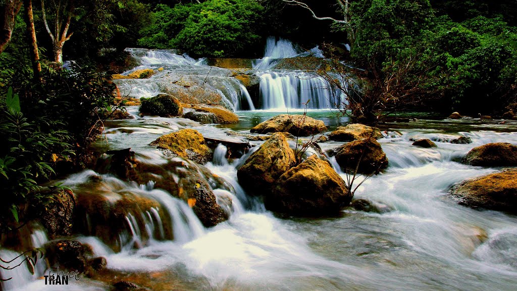 DangMo Waterfall by KhoiTran