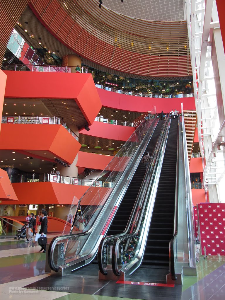 MegaBox L5層 商場中庭 跨層扶手電梯 Extra-long escalators at atrium of L5 Megabox by Baycrest