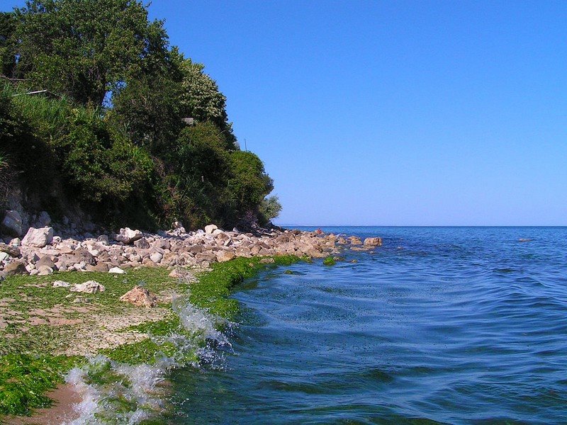 Chaika - near Zlatni Pasaci (you can see them if you take a look around the corner there :) by gigman