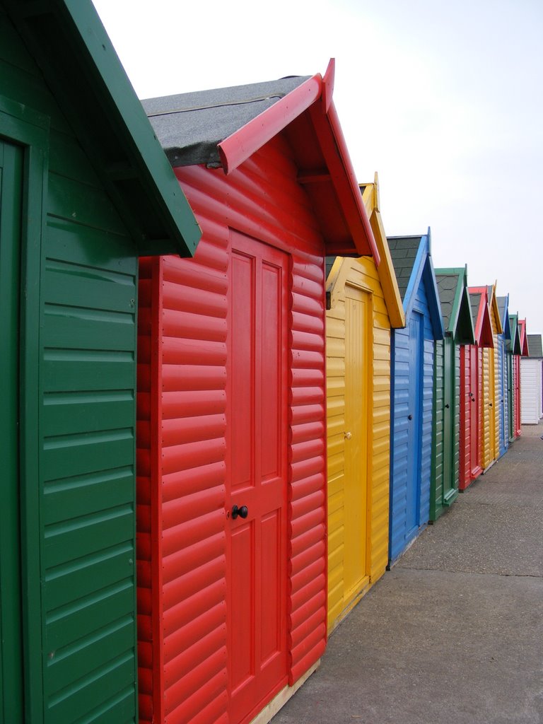 Beach huts at Whitby by Ian Todd