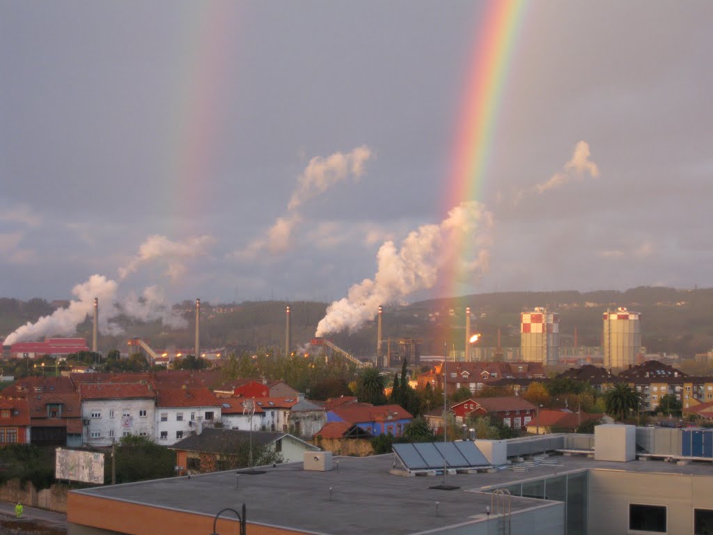 Arco iris sobre Ensidesa desde el Barrio de La Luz, Avilés, 20nov14 by Alilupi87