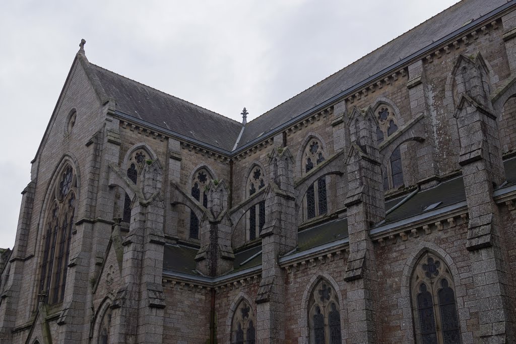 Basilique Notre-Dame de Délivrance à Quintin by tresoria