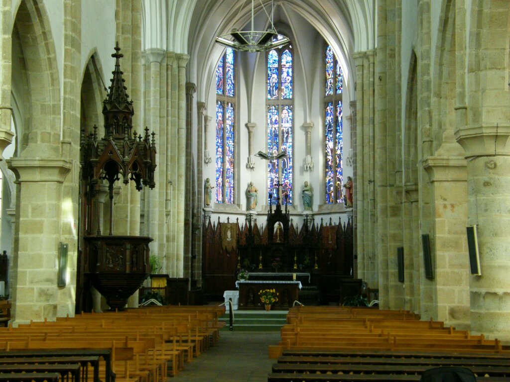 L'interieur de l'eglise Saint-Winoc à Plouhinec by Peter Oertel