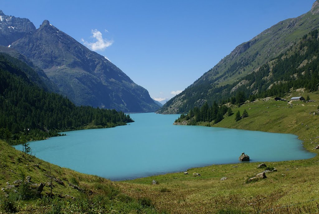 Panorama dal fondovalle sul lago Places de Moulin - Valpelline - Valle d'Aosta by effeelle