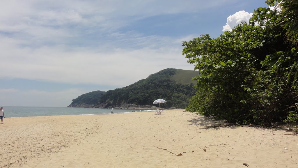 Praia do Santiago, São Sebastião, SP by Renato Carraro