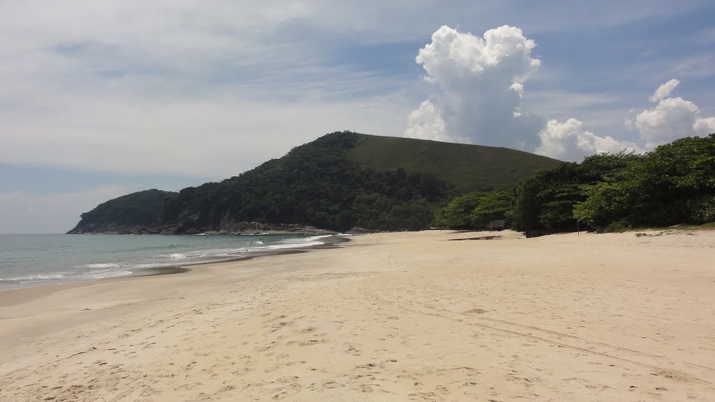 Praia do Santiago, São Sebastião, SP by Renato Carraro