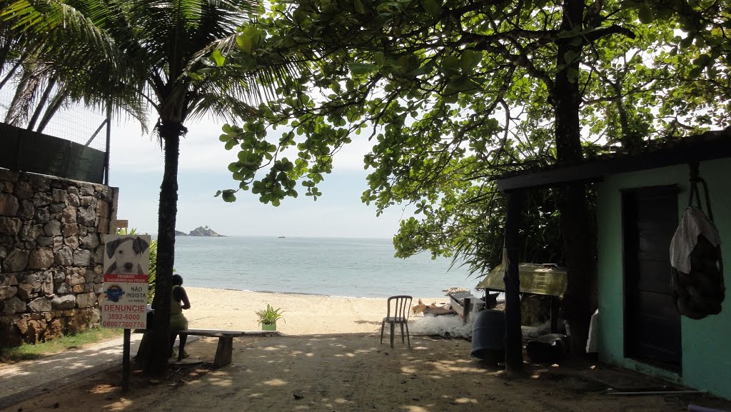 Praia Toque Toque Pequeno, São Sebastião, SP by Renato Carraro