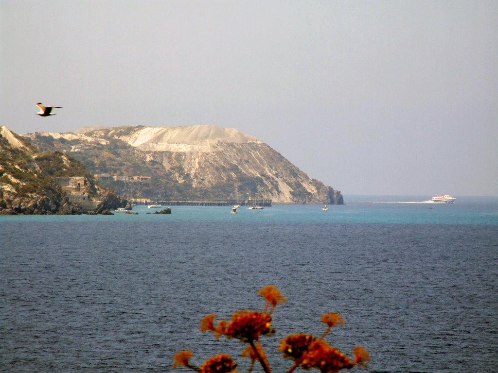 Lipari: Porticello e Punta Castagna by Antonio Iacullo