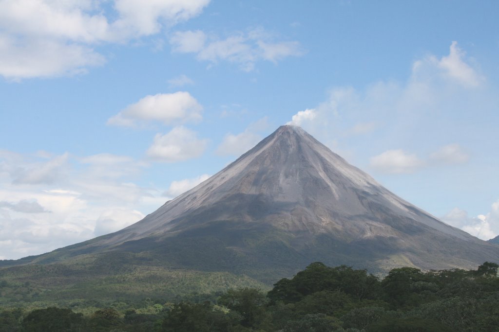 Arenal Volcano by Sandra Pérez