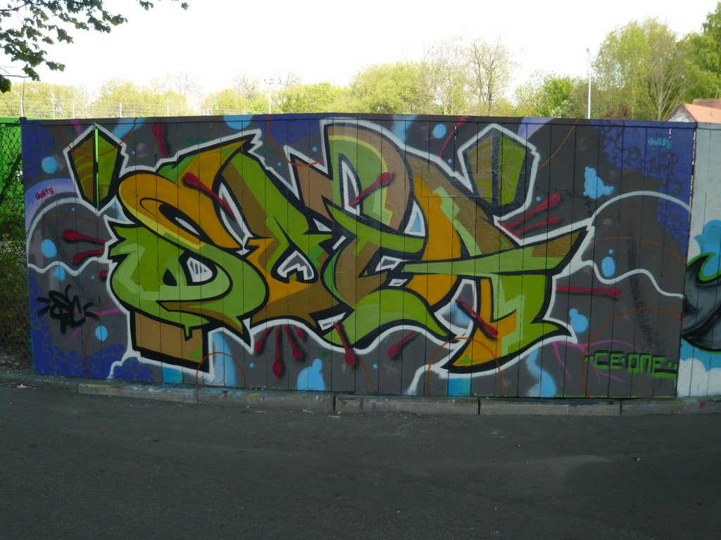 Legale Kunst - Graffitis am Wertstoffhof unter der Isarbrücke by chnokfir