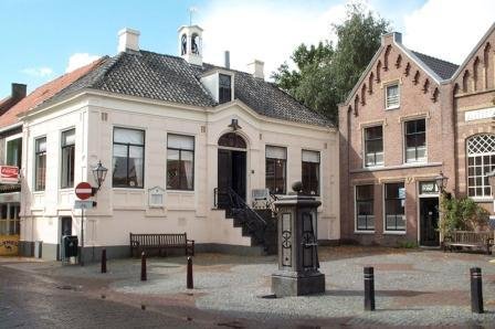 Het Oude Raadhuis by Leune