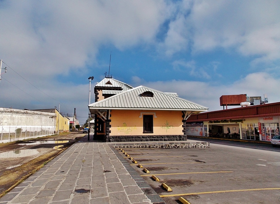 VISTA SUR DE LA ANTIGUA ESTACION DE FERROCARRIL, SAN MARTIN TEXMELUCAN, MZO 2013 by Sergio Arce G