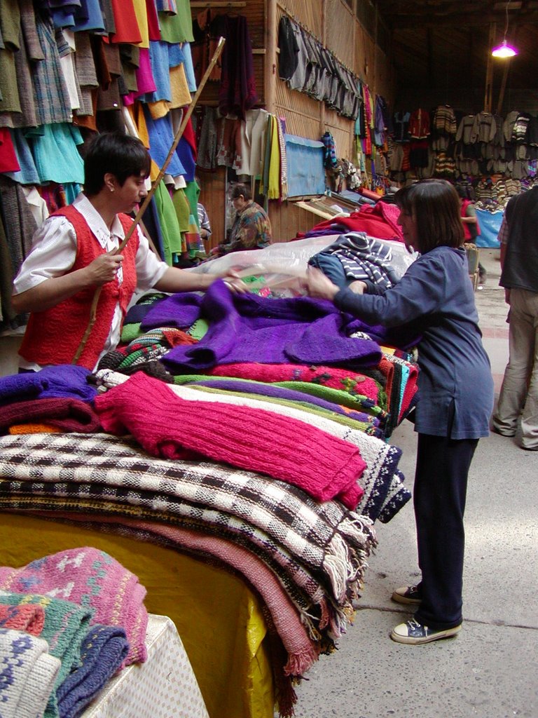 En el mercado de Castro by Waldo Valderrama