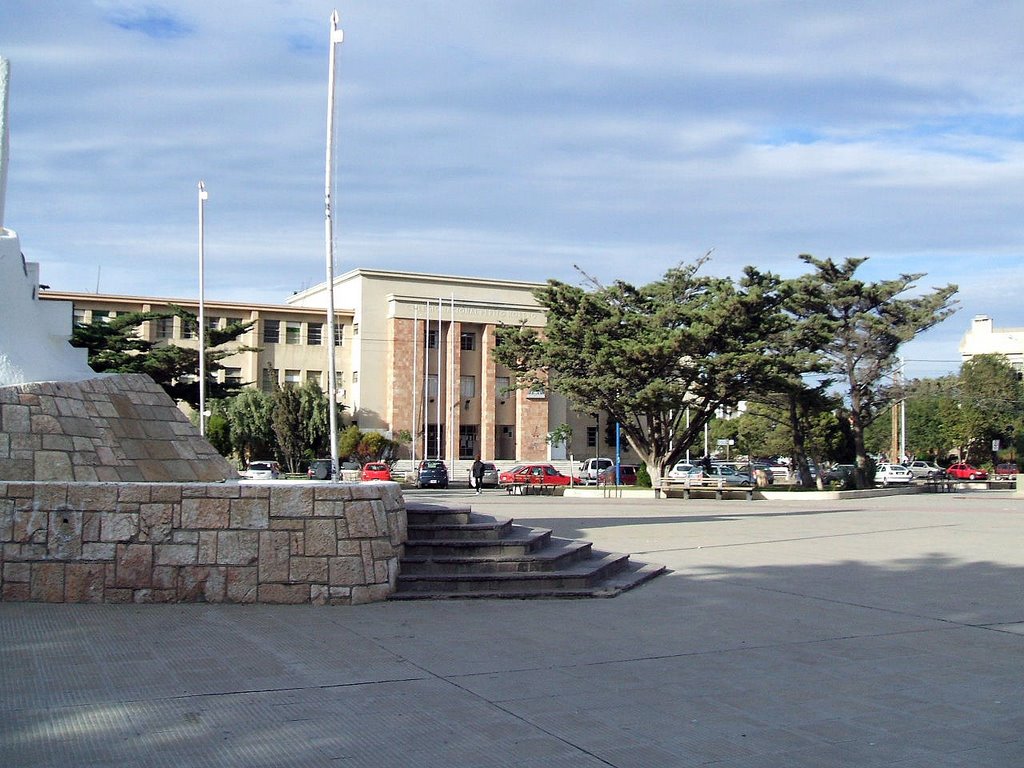 Marzo de 2008 - Plaza y Colegio Nac. P. Moreno - Vista hacia el Sudoeste by Luis Acosta