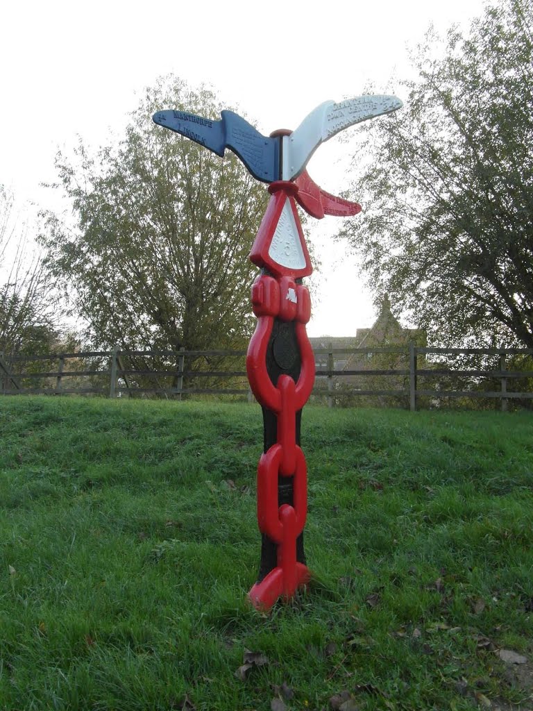 Unusual signpost in Queen Elizabeth Park, Grantham by asumtown