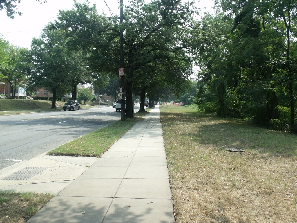 Southbound sidewalk by Abakwaboy