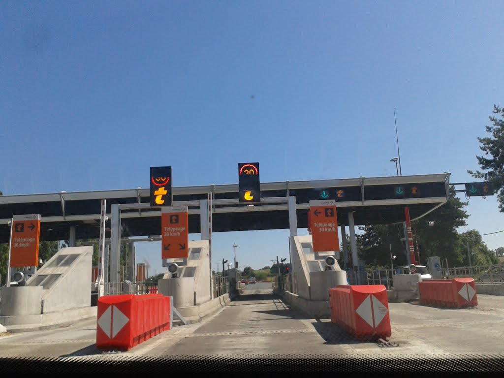 Gare de péage des Martres d'Artière, Autoroute A89 (La Transeuropéenne) by A.L. Photography