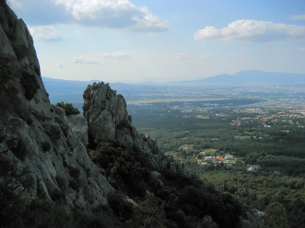 View from the Rock of Varybopi - Θέα από τη Πέτρα Βαρυμπόπης by Phaethon