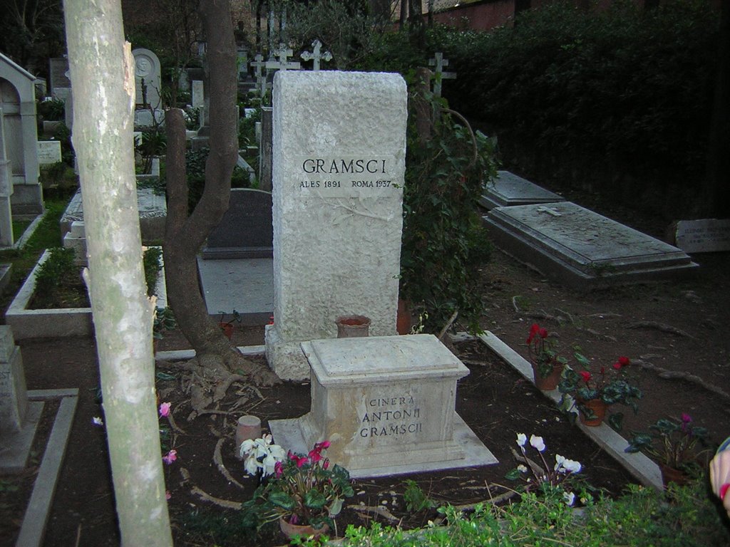 Cimitero Acattolico tomba di Gramsci by tempraak