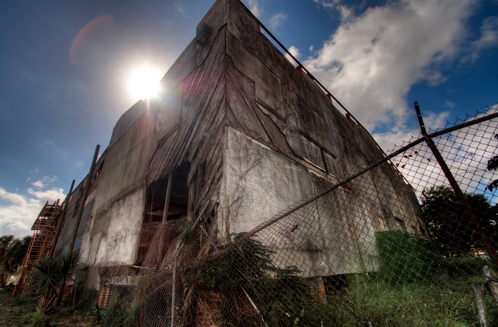 Old Warehouse, Lake Wales, FL by JTSmith1234