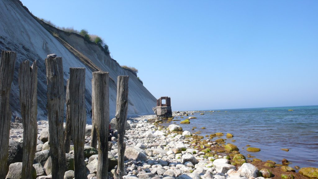 Beach Ruin & Poles by antenna