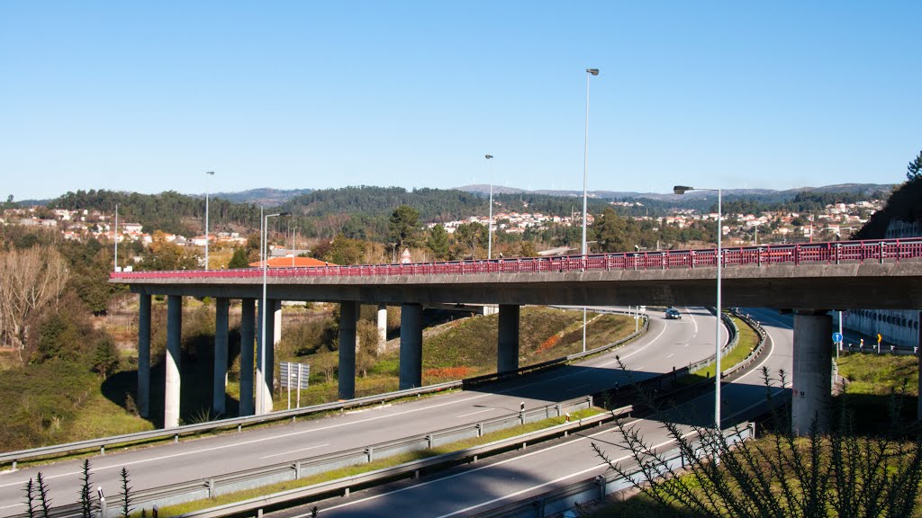 Viaduto de acesso à Via "rápida" Guimarães - Fafe by josé cândido