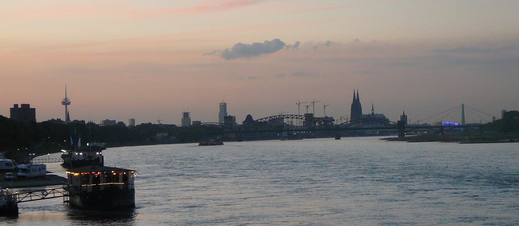 Köln am Abend by visualworlds